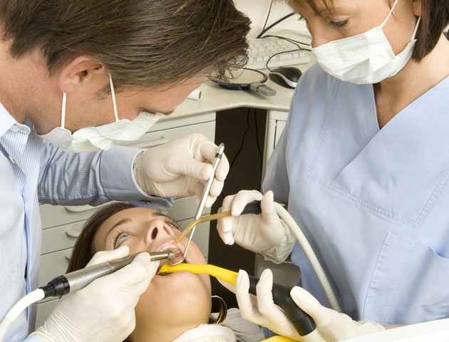 Le cure odontoiatriche in Italia costano molto Le cure odontoiatriche in Italia costano molto